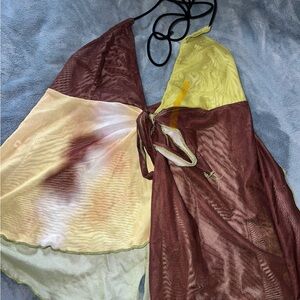 Halter Style 2000s Top
Size small